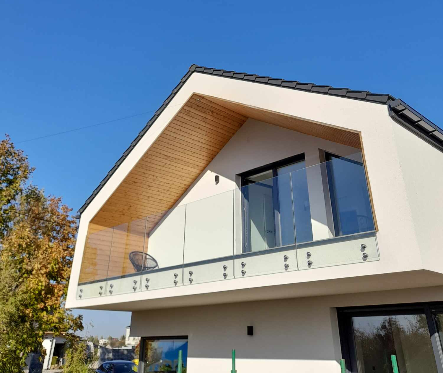 Balustrada aluminiowa na balkonie